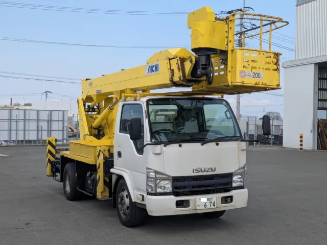 いすゞ エルフ SKG-NKR85YN(2WD)の写真1