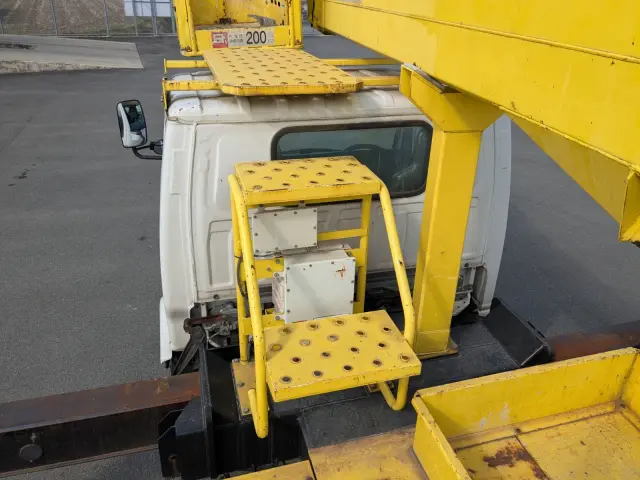 いすゞ エルフ SKG-NKR85YN(2WD)の写真16