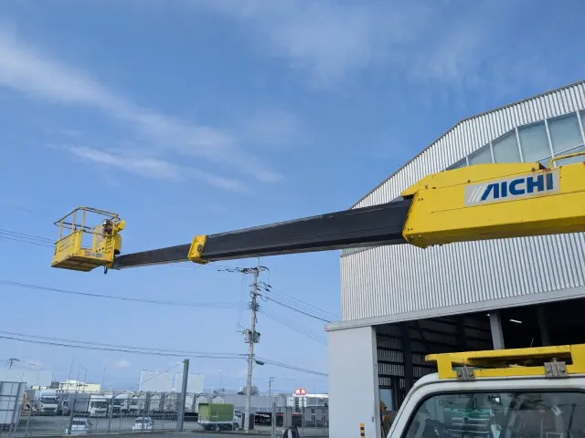 いすゞ エルフ SKG-NKR85YN(2WD)の写真23