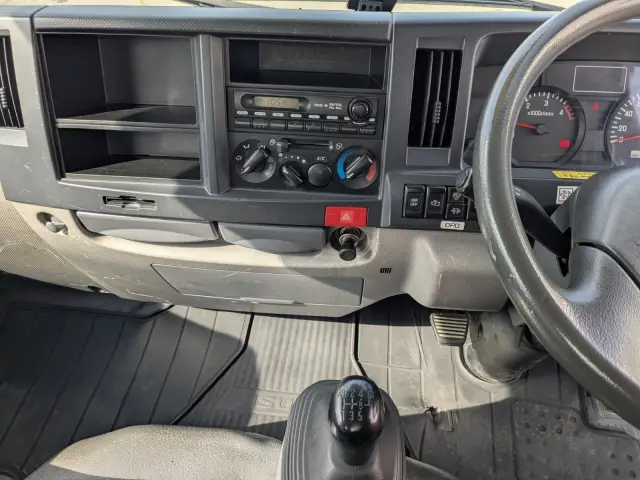 いすゞ エルフ SKG-NKR85YN(2WD)の写真26