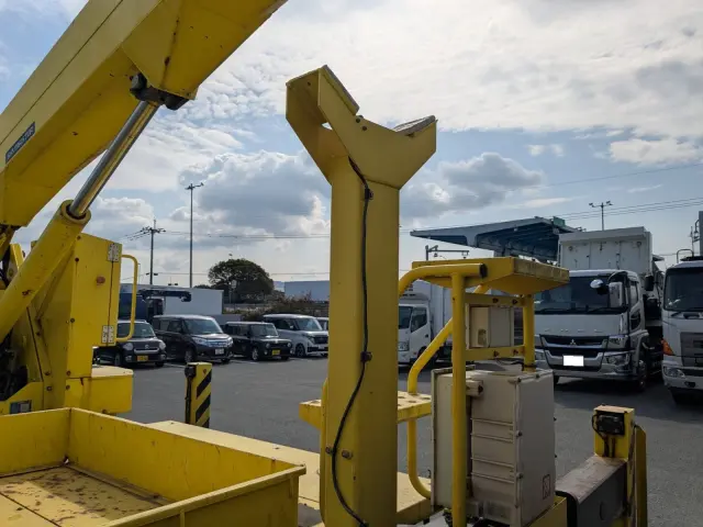 いすゞ エルフ SKG-NKR85YN(2WD)の写真33