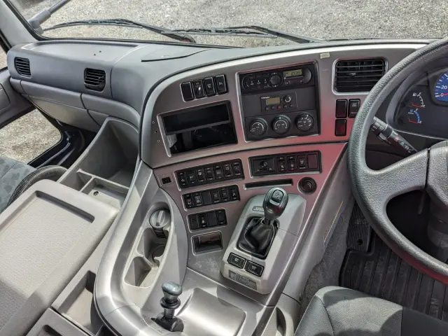 ＵＤ クオン QKG-CD5ZA(6x2)の写真26