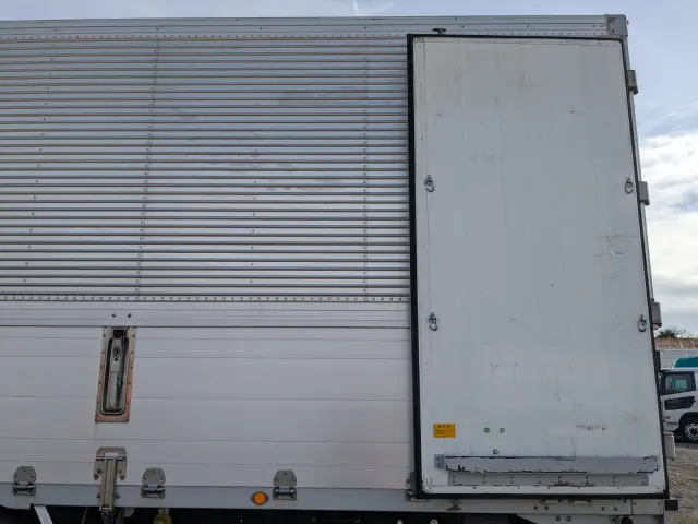 ＵＤ クオン QKG-CD5ZA(6x2)の写真37