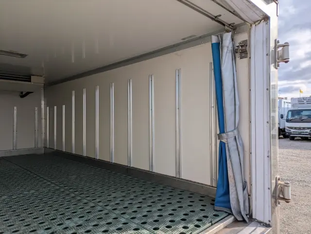 三菱 キャンター TPG-FBA00(2WD)の写真16