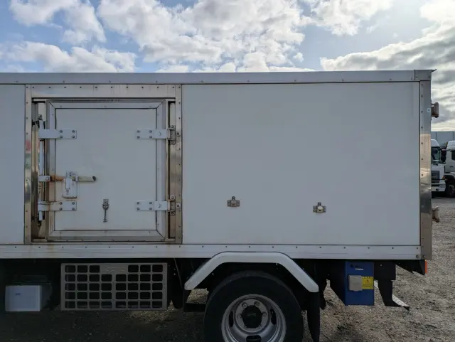 三菱 キャンター TPG-FBA00(2WD)の写真33