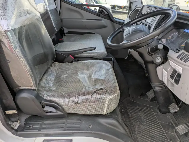 三菱 キャンター TPG-FBA00(2WD)の写真40