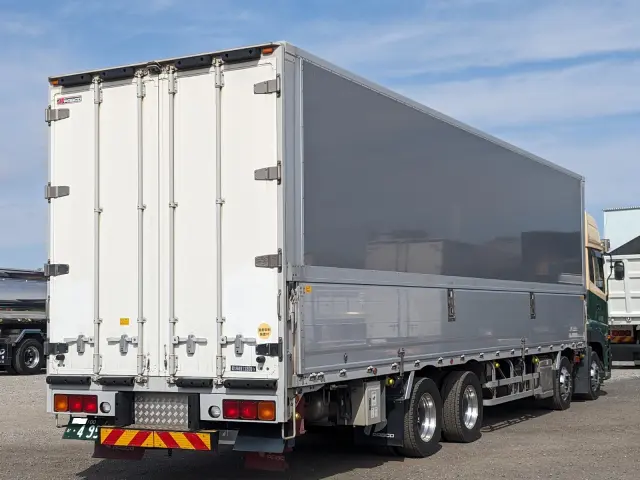 ＵＤ クオン QKG-CG5ZA(2WD)の写真5