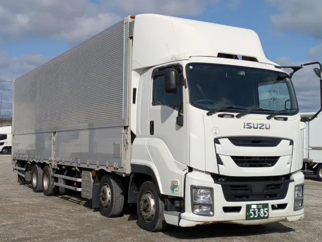 いすゞ ギガ QKG-CYJ77B(8x4)の写真3