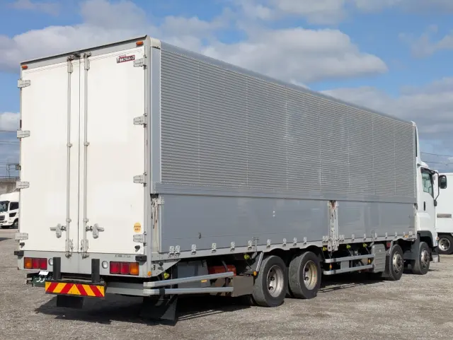 いすゞ ギガ QKG-CYJ77B(8x4)の写真8