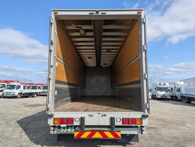 いすゞ ギガ QKG-CYJ77B(8x4)の写真11