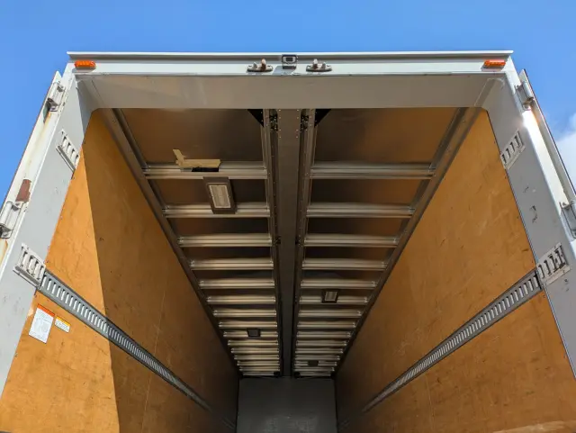 いすゞ ギガ QKG-CYJ77B(8x4)の写真12