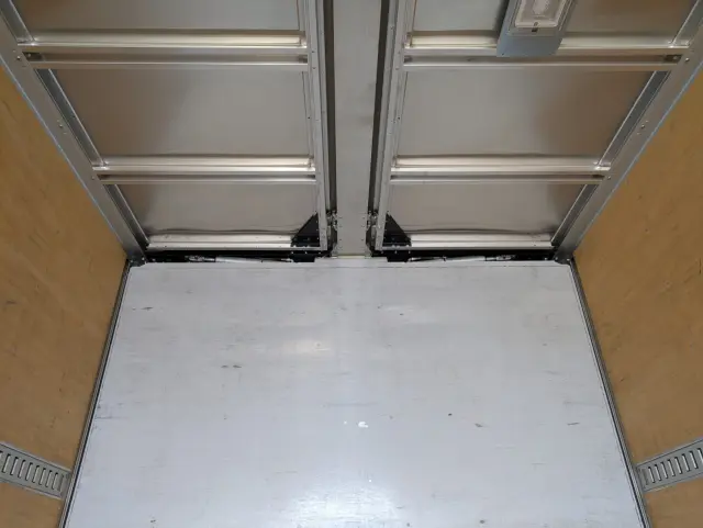 いすゞ ギガ QKG-CYJ77B(8x4)の写真15