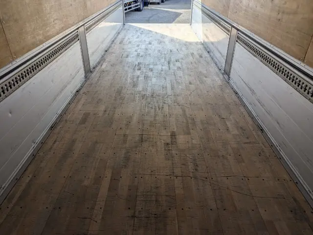 いすゞ ギガ QKG-CYJ77B(8x4)の写真16