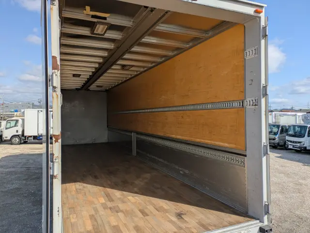 いすゞ ギガ QKG-CYJ77B(8x4)の写真18