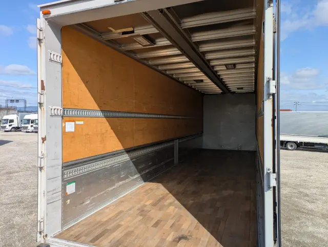 いすゞ ギガ QKG-CYJ77B(8x4)の写真19