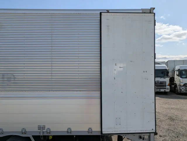 いすゞ ギガ QKG-CYJ77B(8x4)の写真20