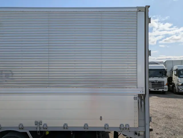 いすゞ ギガ QKG-CYJ77B(8x4)の写真21