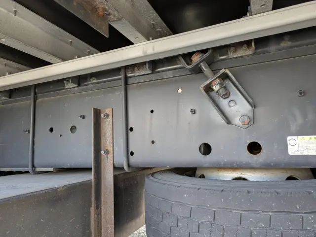 いすゞ ギガ QKG-CYJ77B(8x4)の写真23