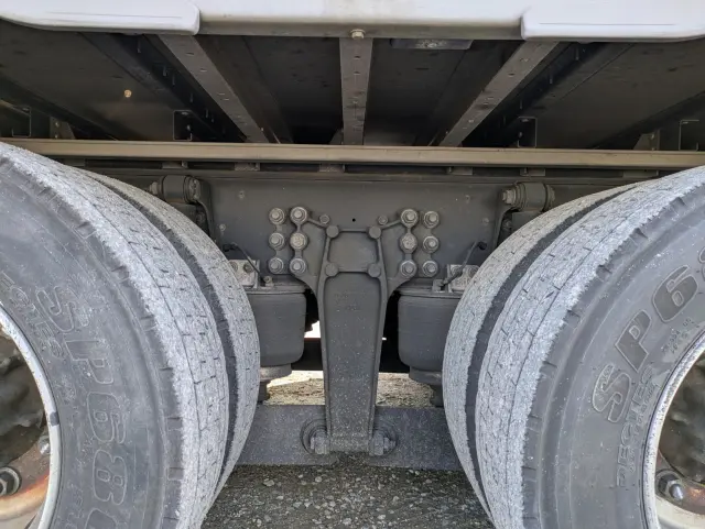 いすゞ ギガ QKG-CYJ77B(8x4)の写真24