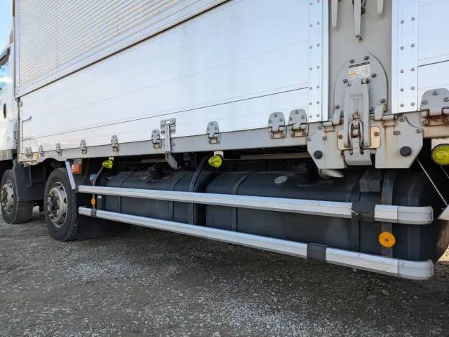 いすゞ ギガ QKG-CYJ77B(8x4)の写真26