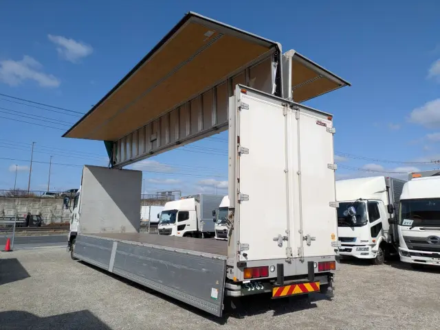 いすゞ ギガ QKG-CYJ77B(8x4)の写真36