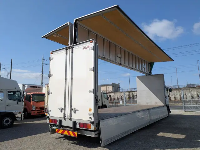 いすゞ ギガ QKG-CYJ77B(8x4)の写真37