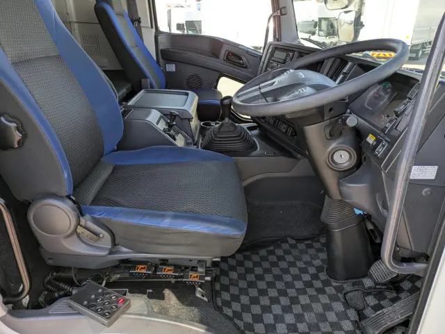 いすゞ ギガ QKG-CYJ77B(8x4)の写真38