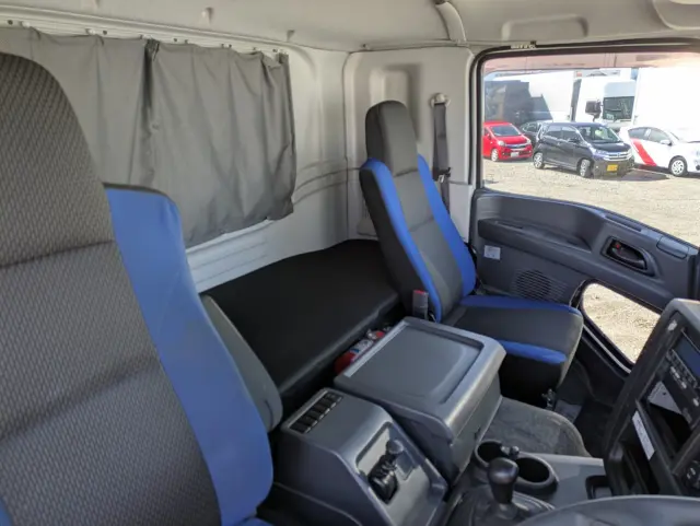 いすゞ ギガ QKG-CYJ77B(8x4)の写真40