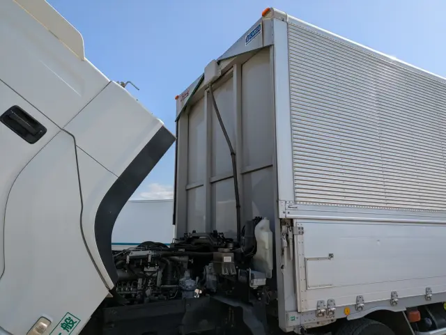 いすゞ ギガ QKG-CYJ77B(8x4)の写真46