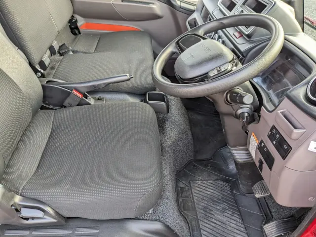 三菱 キャンター 2RG-FEAV0(2WD)の写真18