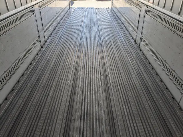 ＵＤ クオン 2PG-CW5CA(6x4)の写真13