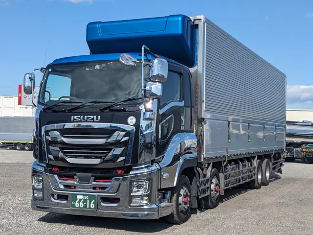 いすゞ ギガ 2PG-CYJ77C(8x4)の写真1