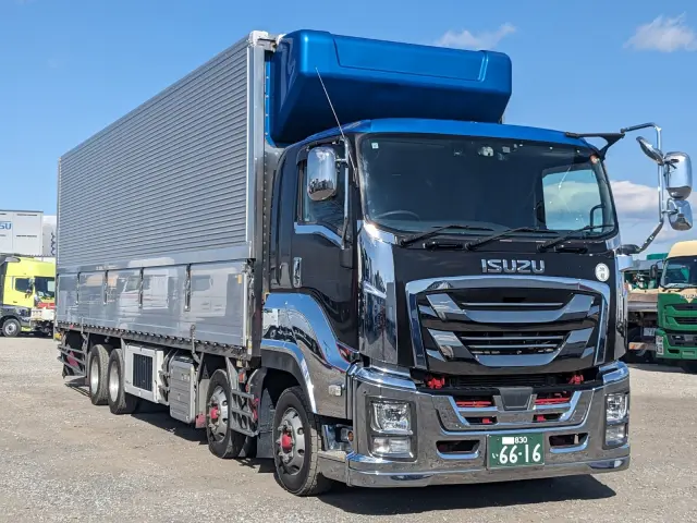 いすゞ ギガ 2PG-CYJ77C(8x4)の写真2