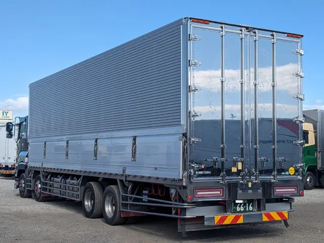 いすゞ ギガ 2PG-CYJ77C(8x4)の写真3