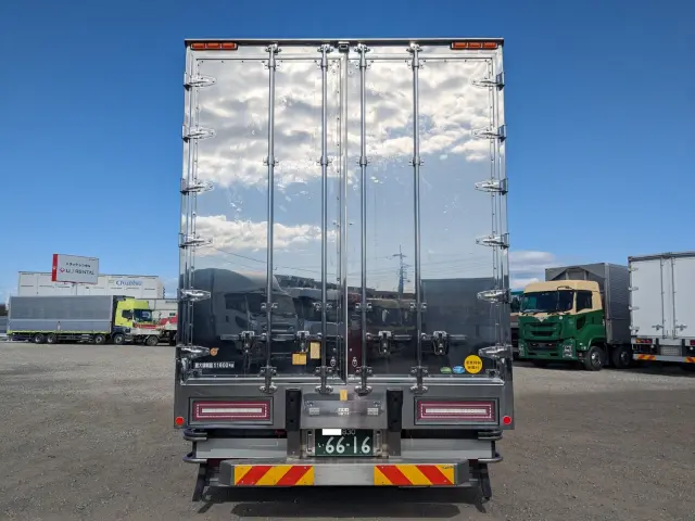 いすゞ ギガ 2PG-CYJ77C(8x4)の写真5