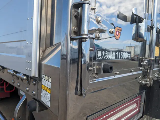 いすゞ ギガ 2PG-CYJ77C(8x4)の写真9