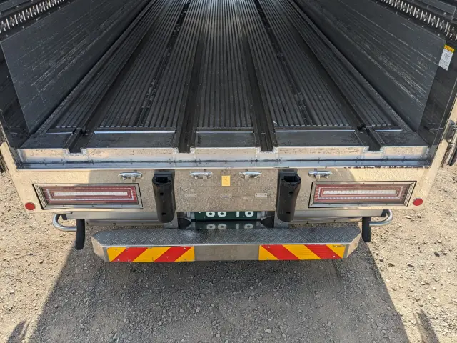 いすゞ ギガ 2PG-CYJ77C(8x4)の写真11