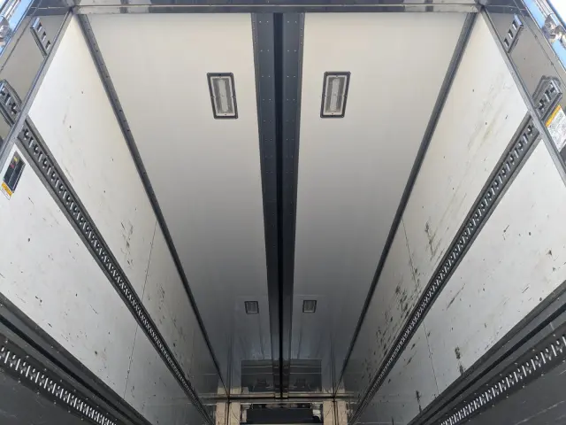 いすゞ ギガ 2PG-CYJ77C(8x4)の写真13