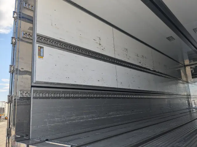 いすゞ ギガ 2PG-CYJ77C(8x4)の写真17