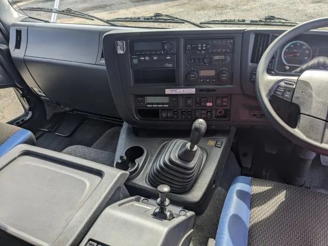 いすゞ ギガ 2PG-CYJ77C(8x4)の写真26