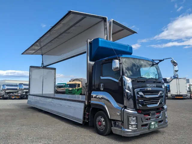 いすゞ ギガ 2PG-CYJ77C(8x4)の写真29