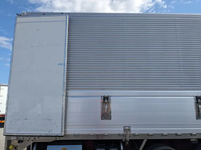 いすゞ ギガ 2PG-CYJ77C(8x4)の写真33