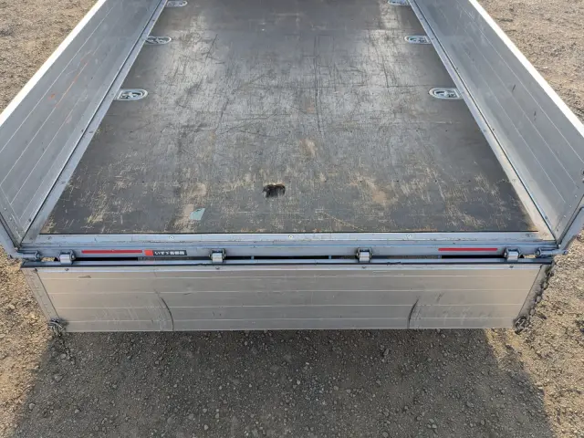 いすゞ エルフ TRG-NPR85AR(2WD)の写真9