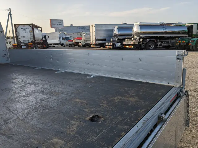 いすゞ エルフ TRG-NPR85AR(2WD)の写真14