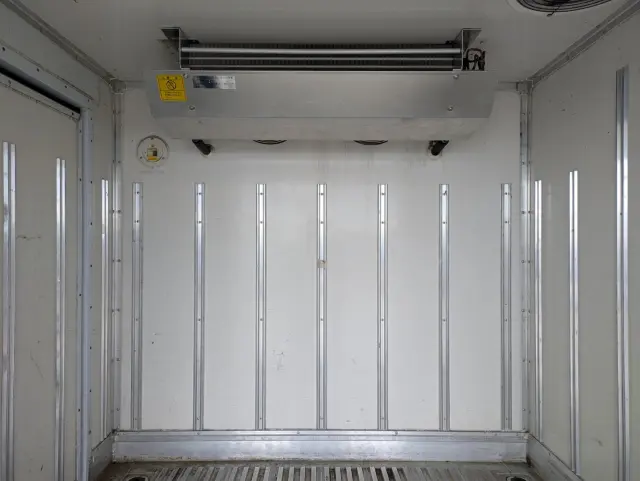 いすゞ エルフ TPG-NLR85AN(2WD)の写真16