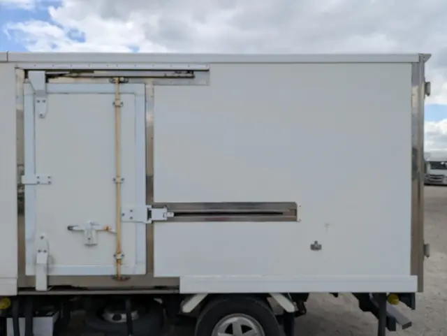 いすゞ エルフ TPG-NLR85AN(2WD)の写真22