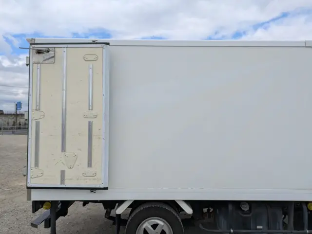 いすゞ エルフ TPG-NLR85AN(2WD)の写真39