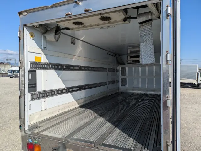 いすゞ フォワード 2PG-FRR90S2(2WD)の写真14