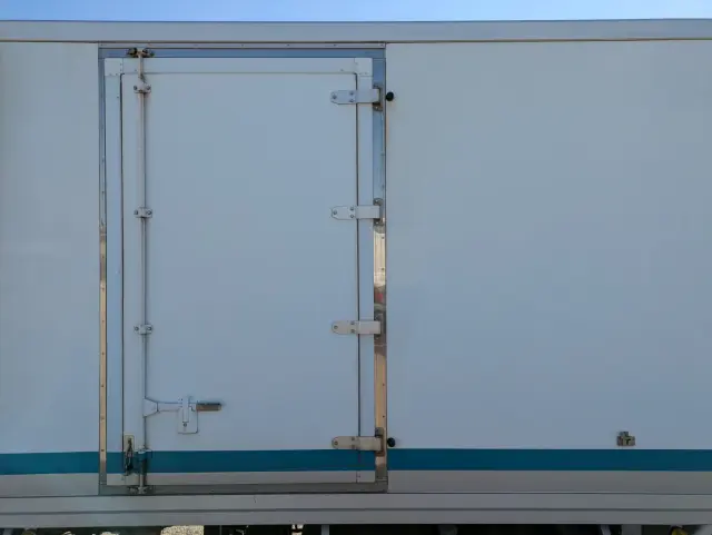 いすゞ フォワード 2PG-FRR90S2(2WD)の写真18