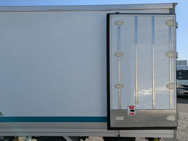 いすゞ フォワード 2PG-FRR90S2(2WD)の写真36